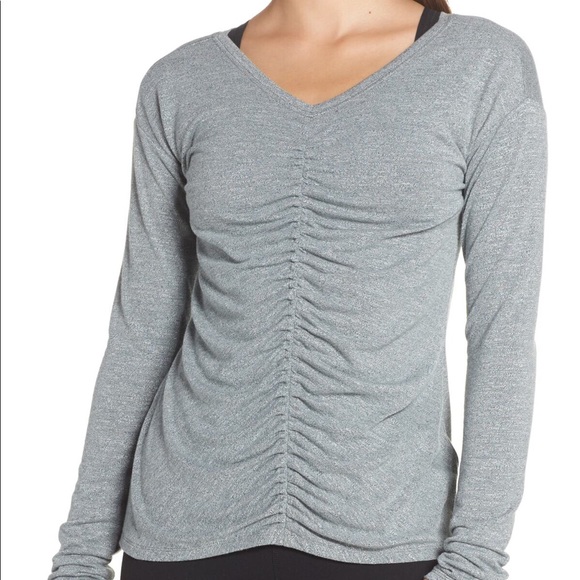 NWT Zella Amara Reversible Ruched Tee Gray Small - Picture 1 of 3